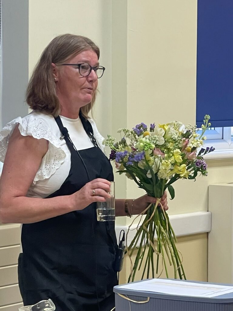 How to make a bouquet. Darley Dale Horticultural society.